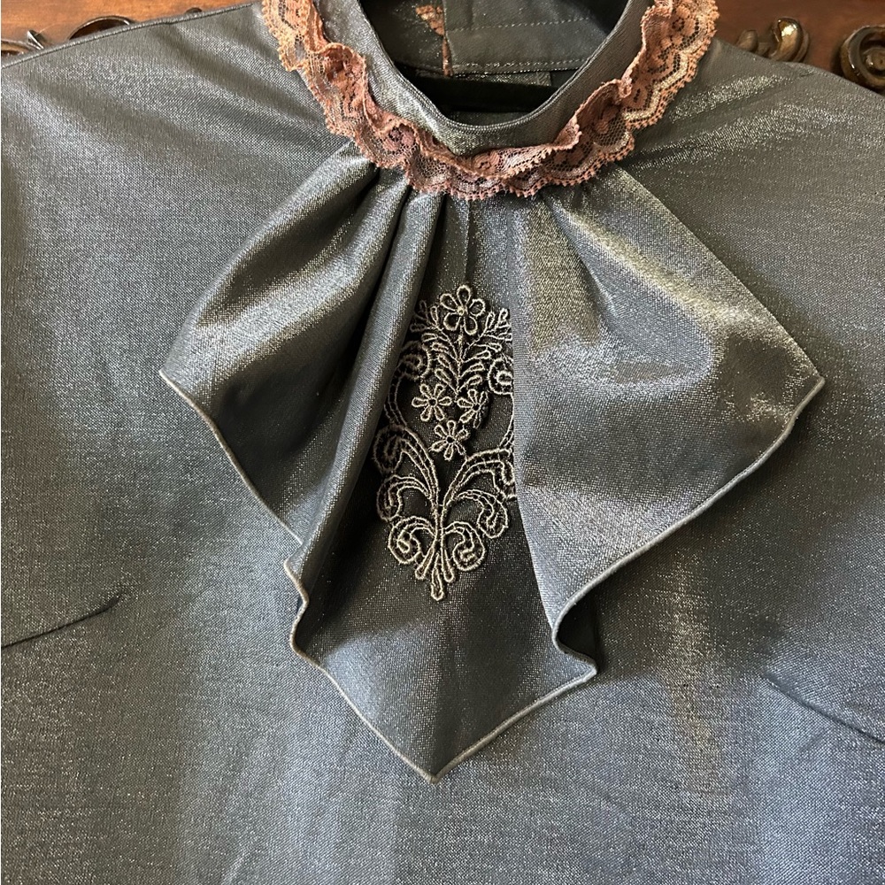 Red House Vintage Style Gray blouse with laced scalloped collar.Size 38 (Sm.4/6) - Picture 3 of 10